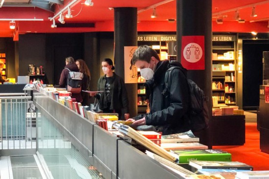 探访疫情封锁下的德国：餐馆可以歇，书店不能关