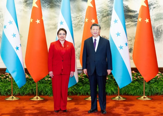 6月12日下昼，国度主席习近平在北京东说念主民大礼堂同来华进行国是看望的洪齐拉斯总统卡斯特罗举行会谈。