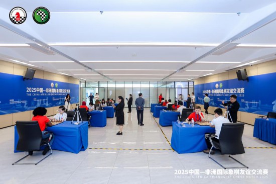 选手们在比赛中。图源：赛事组委会