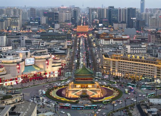 3月19日，空中俯瞰西安钟楼、南门商圈（无人机照片）。陕西省西安市是古丝绸之路的起点，自古以来便是商贸往来的重要枢纽。新华社记者邵瑞摄