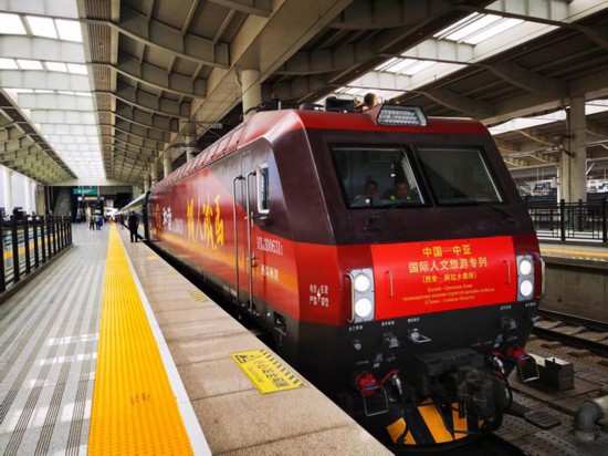 2025年5月29日，中国－中亚国际人文旅游专列（西安－阿拉木图段）从陕西西安首发开行。新华社记者 杨一苗 摄