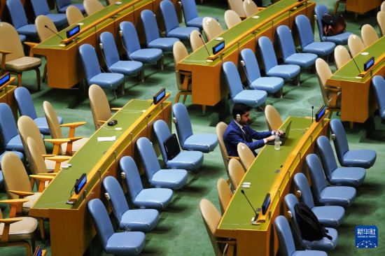 　　9月26日，在位于纽约的联合国总部，众多代表退场抗议。新华社记者吴晓凌摄