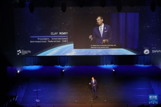 　　9月29日，国际宇航联合会主席克莱·莫里在澳大利亚悉尼举办的第76届国际宇航大会开幕式上致辞。新华社记者 李晓渝 摄