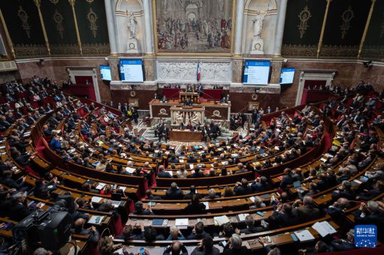 法国总理：力争将2026年财政赤字率控制在5%以下