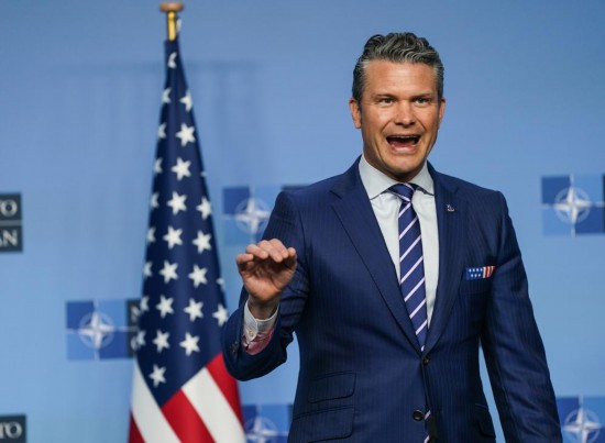 白宫承认防长下令二次打击运毒船　国会启动调查