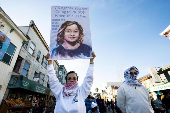 “我们有哨，他们有枪”——美国暴力移民执法激起民众反抗