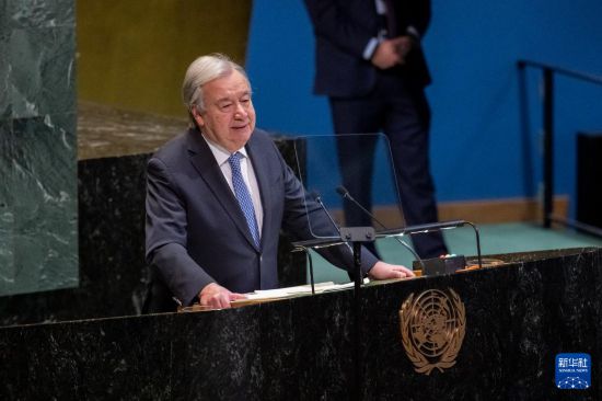　　1月15日，在位于纽约的联合国总部，联合国秘书长古特雷斯在联大全体会议上通报今年工作重点。新华社发（联合国供图/曼努埃尔·埃利亚斯摄）