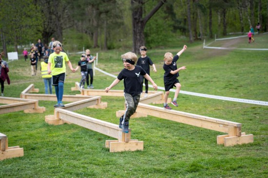 瑞典拟在全国小学和初中课堂禁用手机(瑞典不停课激怒家长)