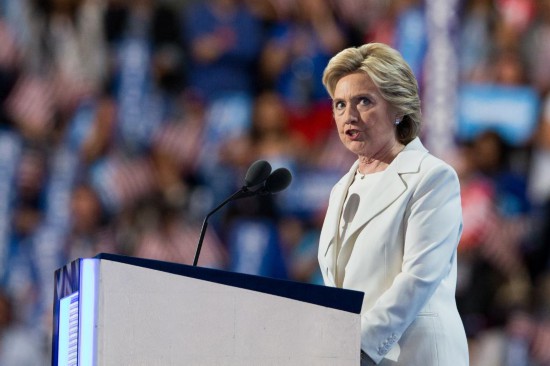 这是希拉里在美国宾夕法尼亚州费城举行的民主党全国代表大会上发表演讲的资料照片（2016年7月28日摄）。新华社记者李木子摄