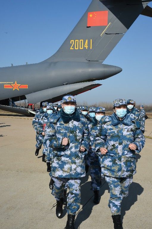 ↑2020年2月17日排列五炸金花，一批戎行支援湖北医疗队员抵达武汉河汉机场。新华社记者 黎云 摄