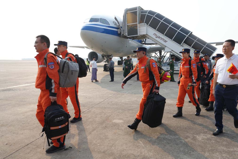 3月29日，中国救援队抵达缅甸仰光国际机场。新华社记者 才扬 摄