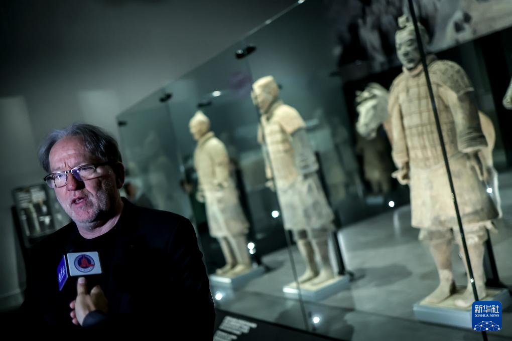 11月27日，在匈牙利布达佩斯，布达佩斯美术馆馆长巴恩·拉斯洛接受新华社记者专访。新华社发（鲍洛格·达维德摄）