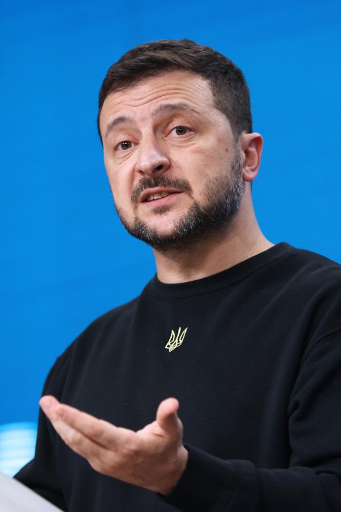 2024年10月17日，在比利时布鲁塞尔，乌克兰总统泽连斯基参加新闻发布会。 新华社记者赵丁喆摄