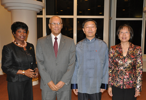 巴哈马总督福克斯向中国人民致以新春祝福