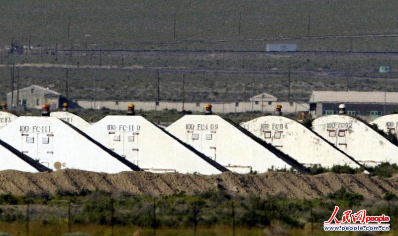 当地时间2013年3月19日报道,美国海军陆战队员在内华达州西部的一处陆军训练基地进行实战演练时,因一枚迫击炮意外引爆,致使7人死亡8人受伤,其中3人伤势严重。死伤士兵年纪均在30岁以下。至少有9名伤者被送往附近的雷诺地区医疗中心,该中心以治疗外伤著称。(图片来源:东方IC 版权所有,盗用必究)