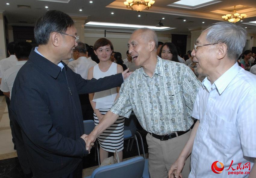 2014��7��29�����磬�й����������о���������ʽ�����󣬹���ίԱ��������й�������þ�Э��ԭ���᳤Ҷ�簲�������⡣    ��Ӱ��������  ������