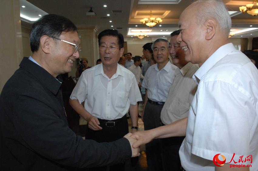 2014��7��29�����磬�й����������о���������ʽ�����󣬹���ίԱ��������й�ǰפ���ʴ�ʹ����������ͬ־�������⡣    ��Ӱ��������  ������