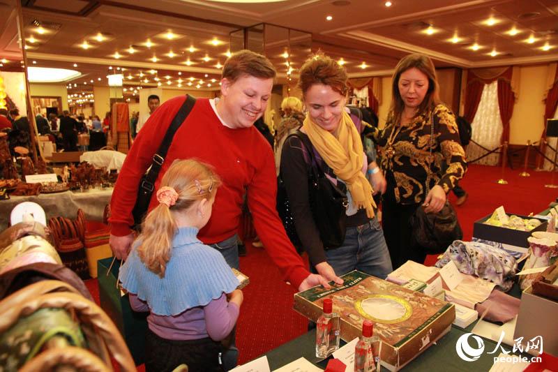  ����ο͹����й�פ��ʹ��չƷ��