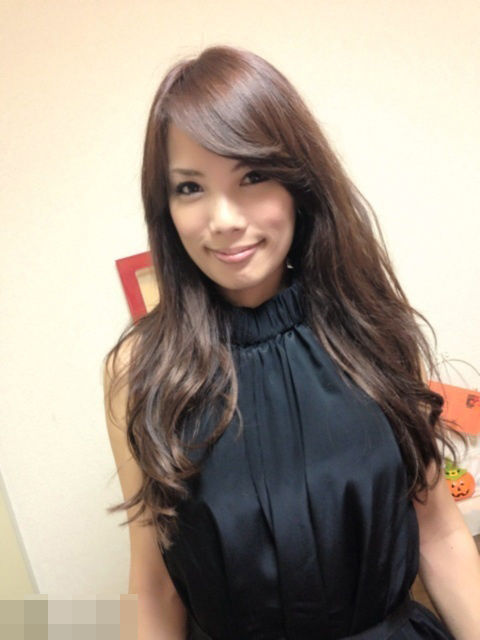 组图:日本43岁美女外婆脸蛋身材如少女