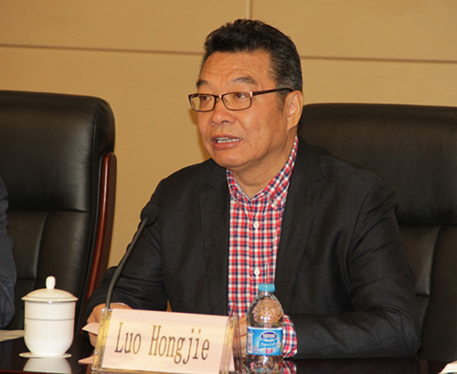 上海大学校长罗宏杰在"全球化与拉美社会"国际学术研讨会开幕式上发表