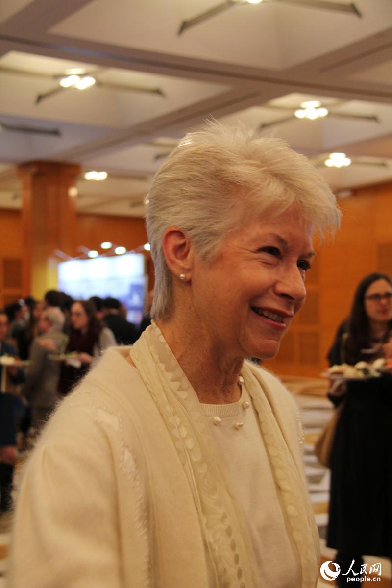 �Ϻ���̫����������٣�Betty Grebenschikoff��Ůʿ��Ů��Ц��˵�����ǡ�made in China������������Ĺ��³���ġ���Ӱ����ʯ