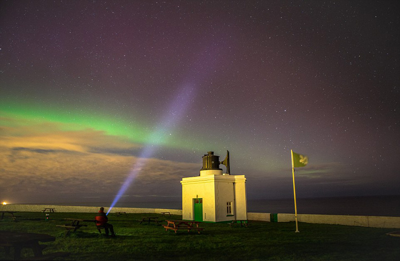 �����ɾ���Ӣ������ֺ�����ɫ���⣨��ͼ����2��