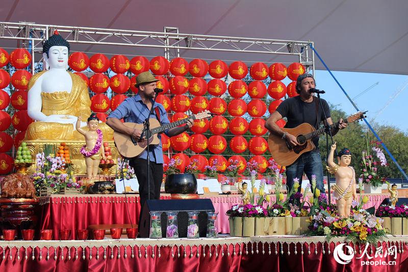 2������ϵĶ�Ԫ�Ļ����ݣ���Ӱ ʢ���ˣ�