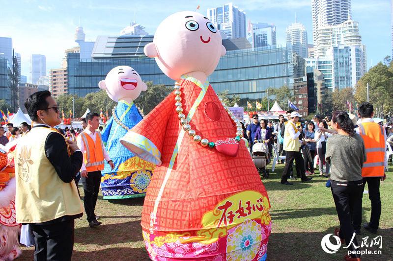 10��Ϥ����з𵮽������ ��Ԫ�Ļ�������˸ۣ���Ӱ ʢ���ˣ�