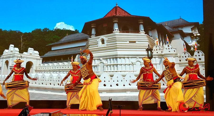 ˹�����������ұ��ݵ������赸��