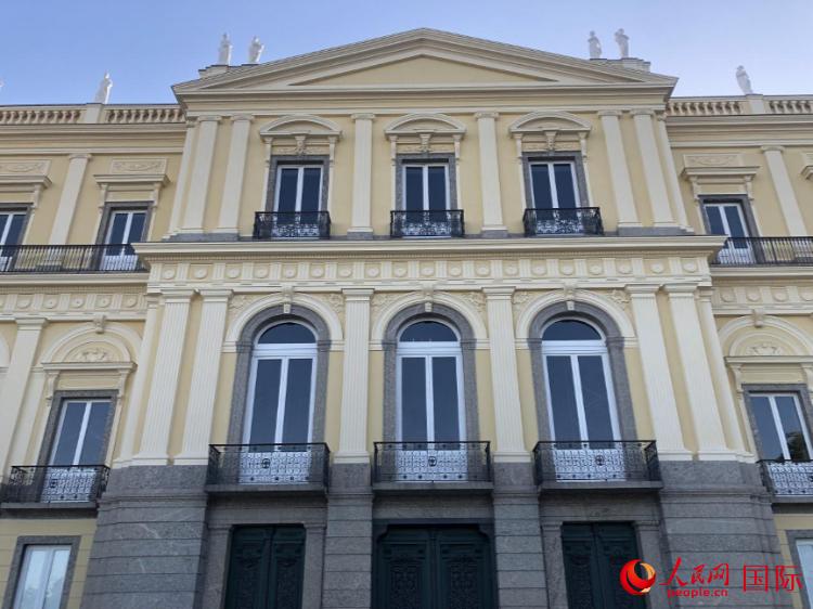 ��ʥ����˹������������ԭ�е�30������ʯ���ܾ����޸�������Ϊ�����չƷ��һ���֣�����ԭ����λ�ð����˲��� 3D ��ӡ���������ĸ���Ʒ������������  ��һ����