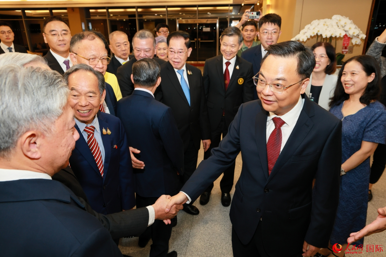 张建卫大使会见泰国侨界代表。人民网记者 白元琪摄