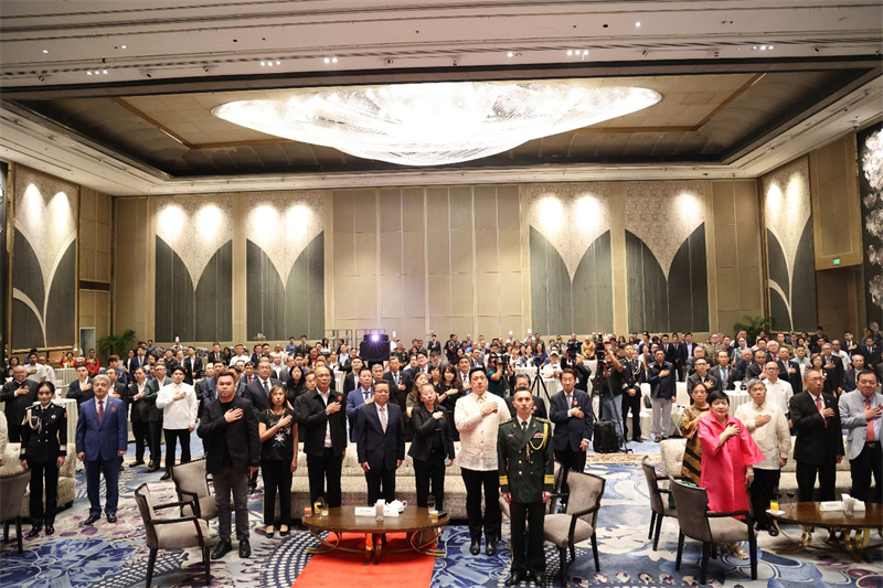 400余名来宾对中国人民解放军建军98周年表示祝贺。中国驻菲律宾使馆供图