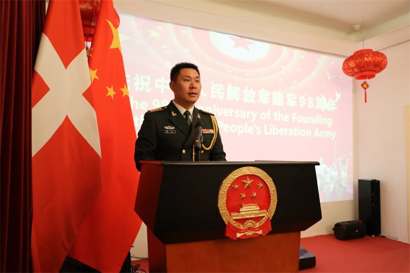 中国驻丹麦大使馆国防武官郭栋致辞。中国驻丹麦大使馆供图