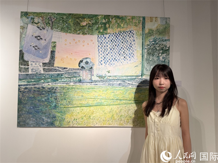 西安美术学院油画系研究生雷钧君创作的《出来晒》获得了一等奖。人民网记者 杨倩摄