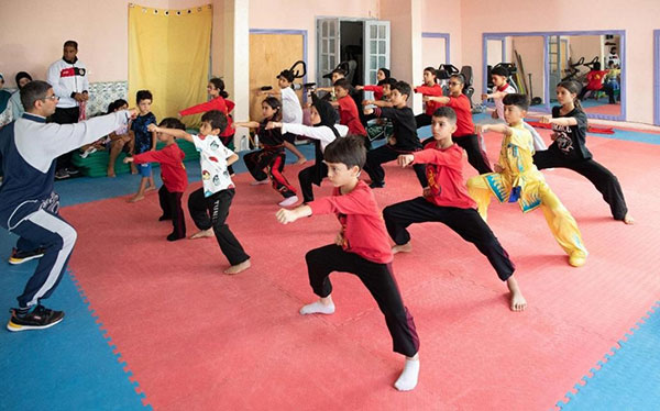 马吉德教练在教学员习武。人民网 莱拉·阿提塔拉赫摄