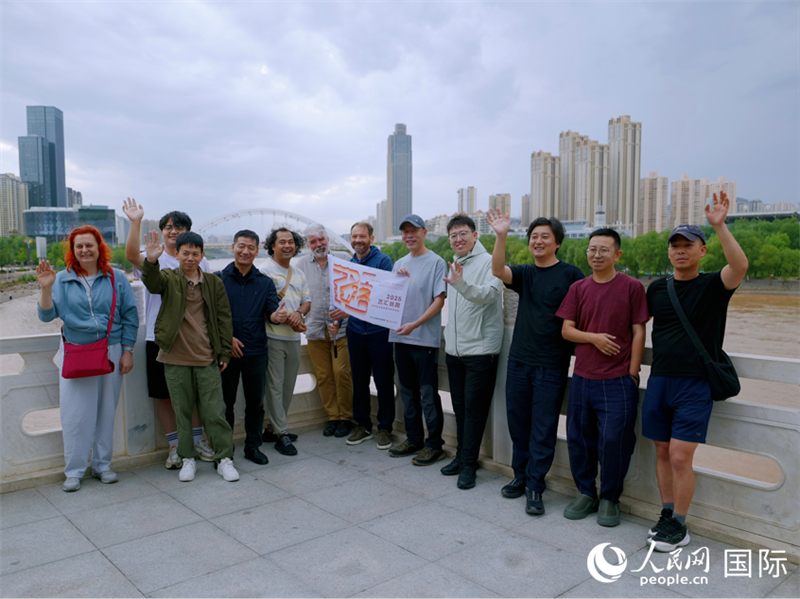 中外艺术家相聚黄河之滨。人民网 严小晶摄