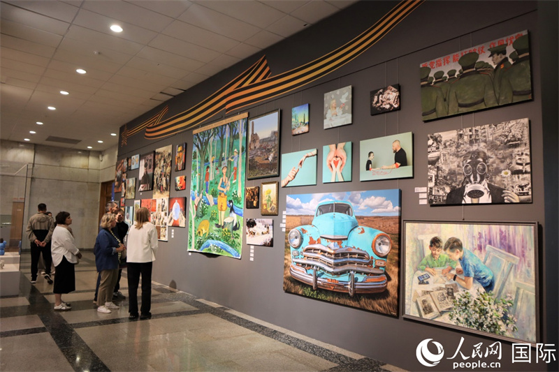 《艺术与和平——生命的伟大胜利》国际美术作品展开幕式现场。人民网记者 于宏建摄