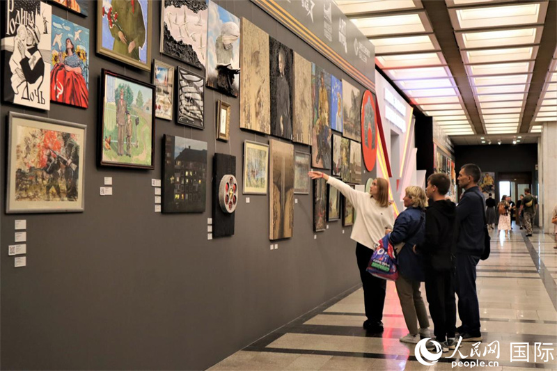 《艺术与和平——生命的伟大胜利》国际美术作品展开幕式现场。人民网记者 于宏建摄
