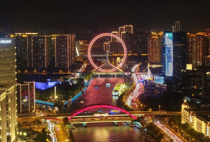 　　天津海河夜景（2025年8月22日摄，无人机照片）。新华社记者 李然 摄