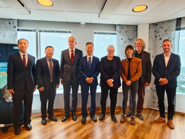 中国驻瑞典大使崔爱民会见瑞典哈姆斯塔德大学校长约曼。中国驻瑞典大使馆供图