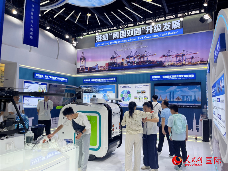 中马“两国双园”展区。人民网 张醴泉摄
