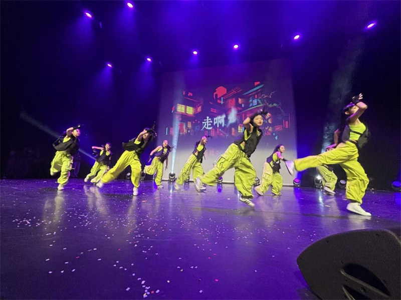 “中秋月夜，声动巴黎”2025中秋晚会现场。邵琦供图