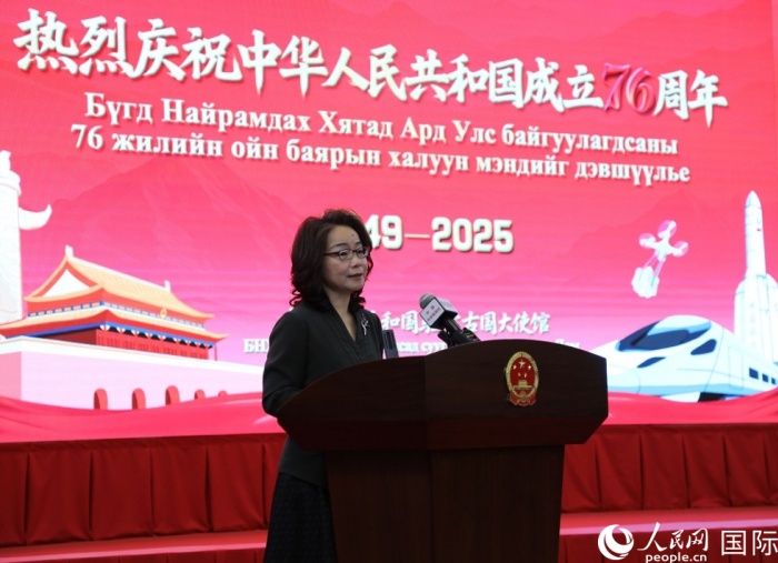 图为沈敏娟发表致辞。人民网记者 张朋辉摄