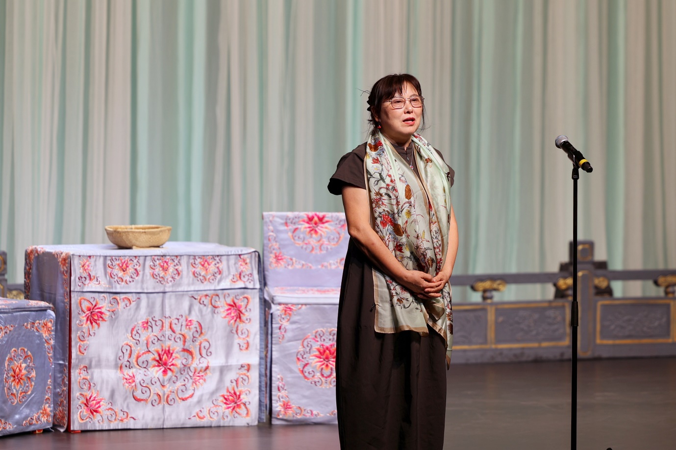 瑞典华鼎文化协会会长王珺致辞。中国驻哥德堡总领馆供图