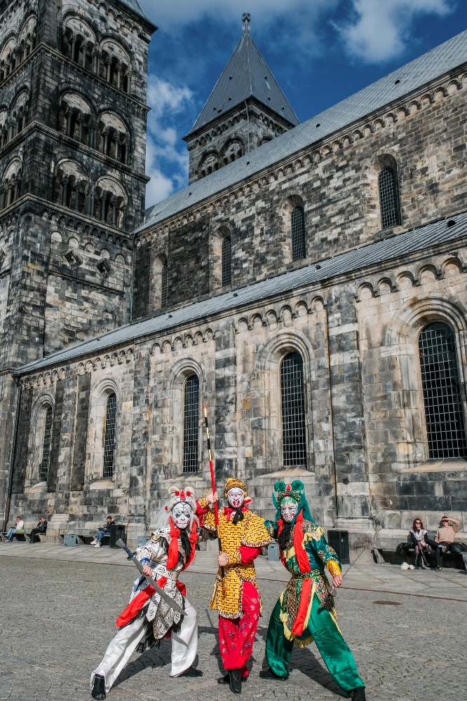 快闪活动。中国驻哥德堡总领馆供图