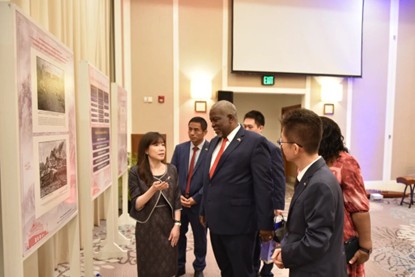 招待会上，举办了纪念中国人民抗日战争暨世界反法西斯战争胜利80周年图片展。 中国驻圭亚那大使馆供图