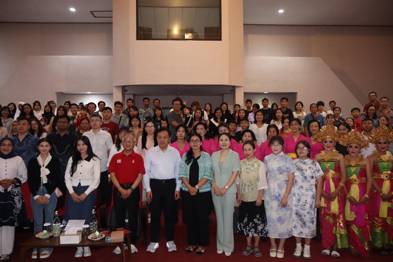 现场合影。巴陵康孔子学院供图