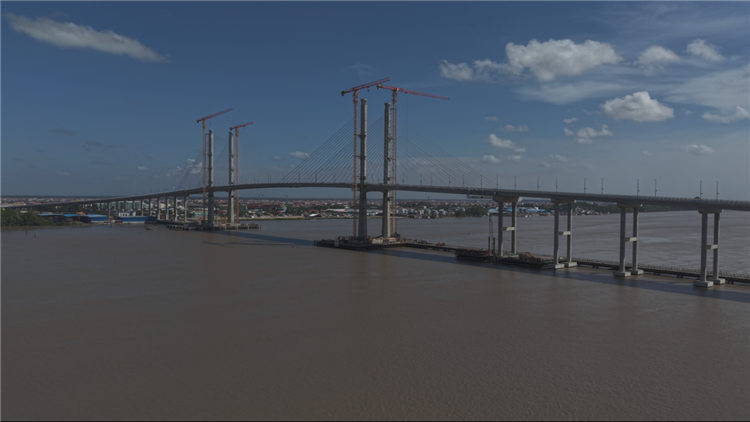 当地时间10月5日,由中国铁建国际集团有限公司承建的圭亚那巴拉特·贾格迪奥—德梅拉拉河大桥正式通车。图为巴拉特·贾格迪奥—德梅拉拉河大桥。中国铁建国际集团有限公司供图