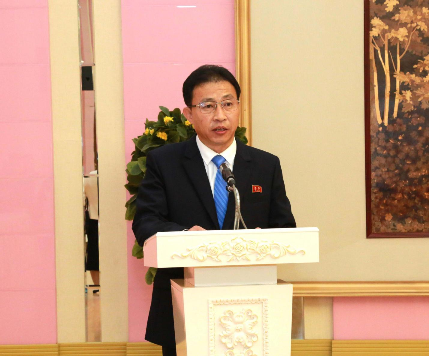 图为朝鲜文化省副相朴京哲在宴会上致辞。 中国驻朝鲜使馆供图