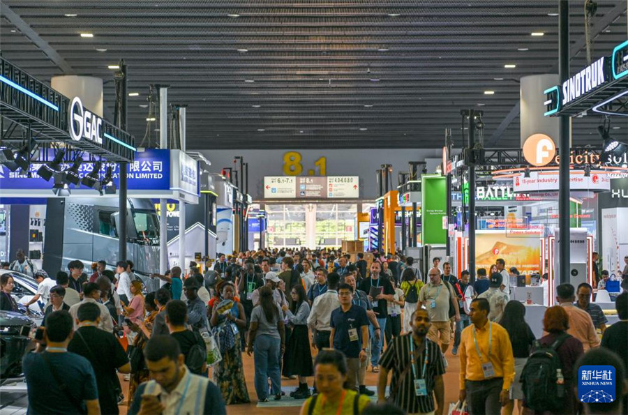 这是10月19日拍摄的第138届广交会一期展馆新能源汽车及智慧出行展区。新华社记者 肖恩楠 摄